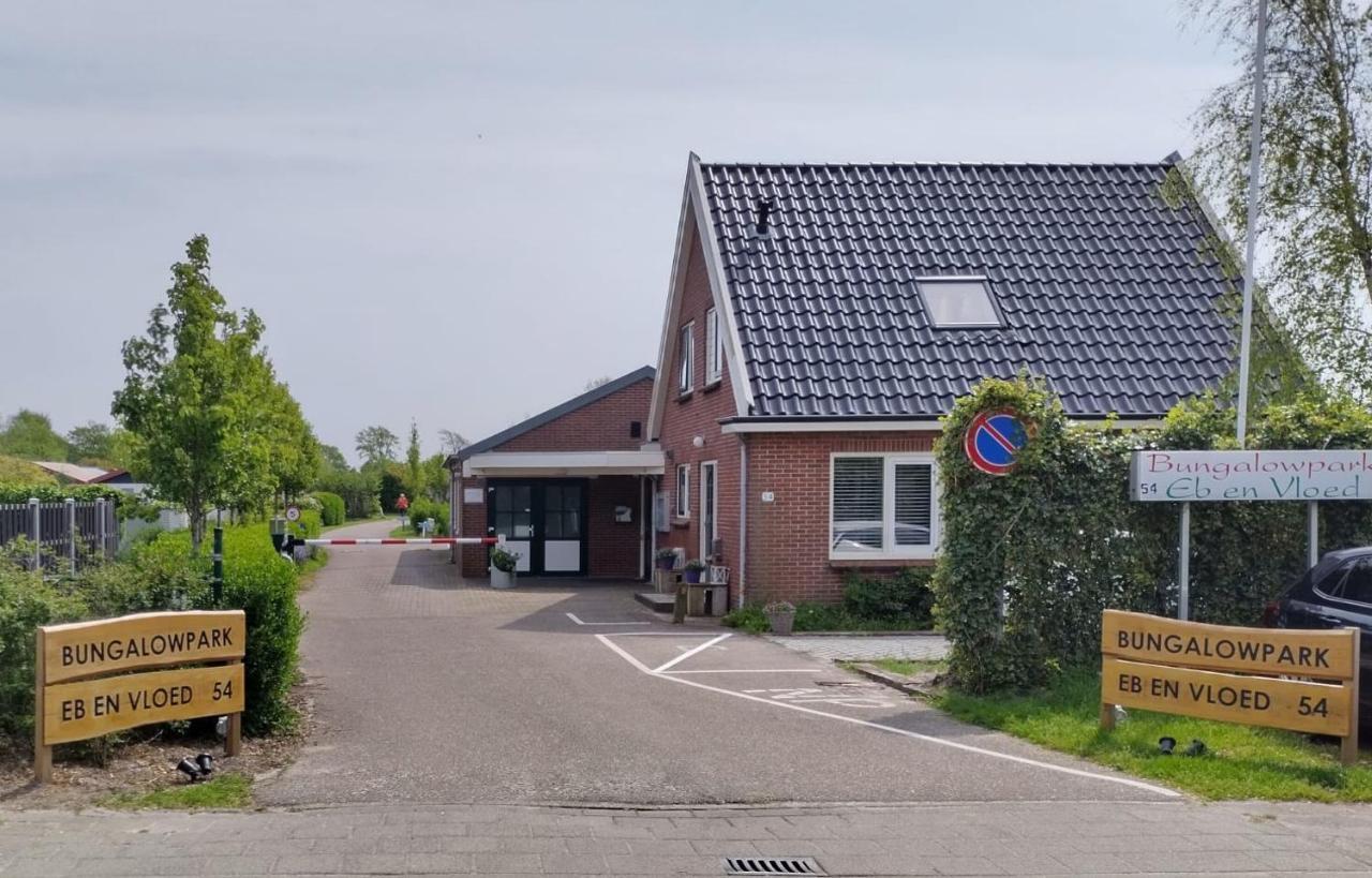 Het Dobbertje, Charmant Houten Huisje Sint Maartensvlotbrug Exteriér fotografie